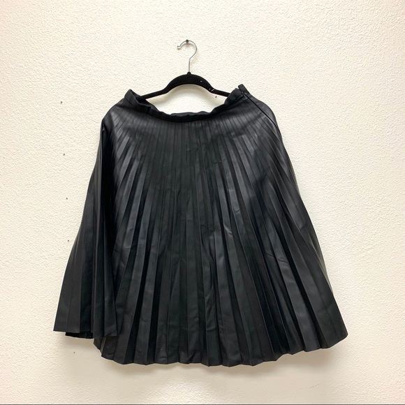 Topshop Dresses & Skirts - Top Shop Faux Leather Skirt Pleaded Black Size 10